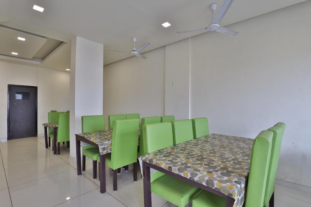 Gāndhīdhām Capital O 41581 Hiriz Hotel מראה חיצוני תמונה